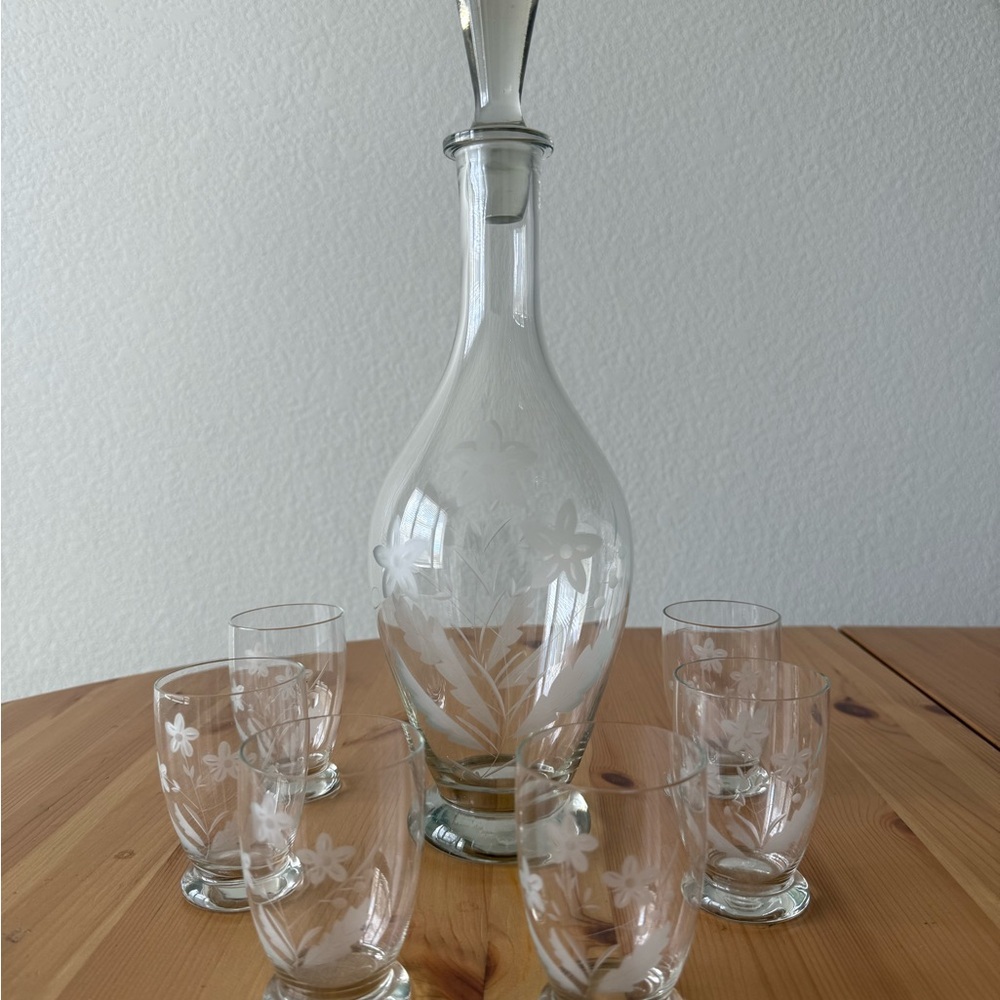 COPY - Elegant Clear Etched Glass Decanter Set DINING